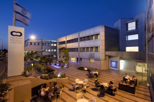 Главный вход в клинику Herzliya Medical Center